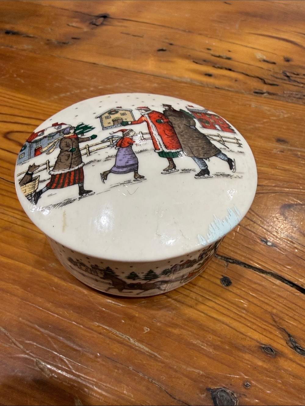 Studio Nova Porclein Trinket Box Holiday Christmas Winter Skaters